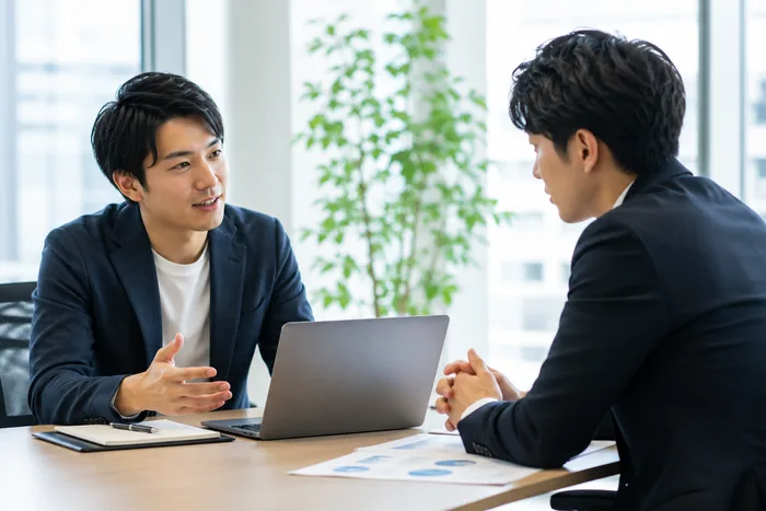 Web担当者採用のスキル見極めについて話す様子